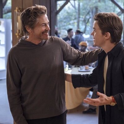 Rob Lowe y John Owen Lowe en 2x03 titulado 'Retiro de empresa' de 'Inestable'