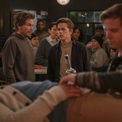 Rob Lowe y John Owen Lowe en 'Retiro de empresa' de 'Unstable'