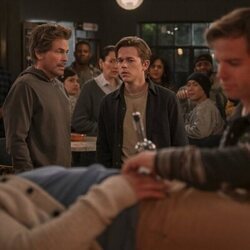 Rob Lowe y John Owen Lowe en 'Retiro de empresa' de 'Unstable'