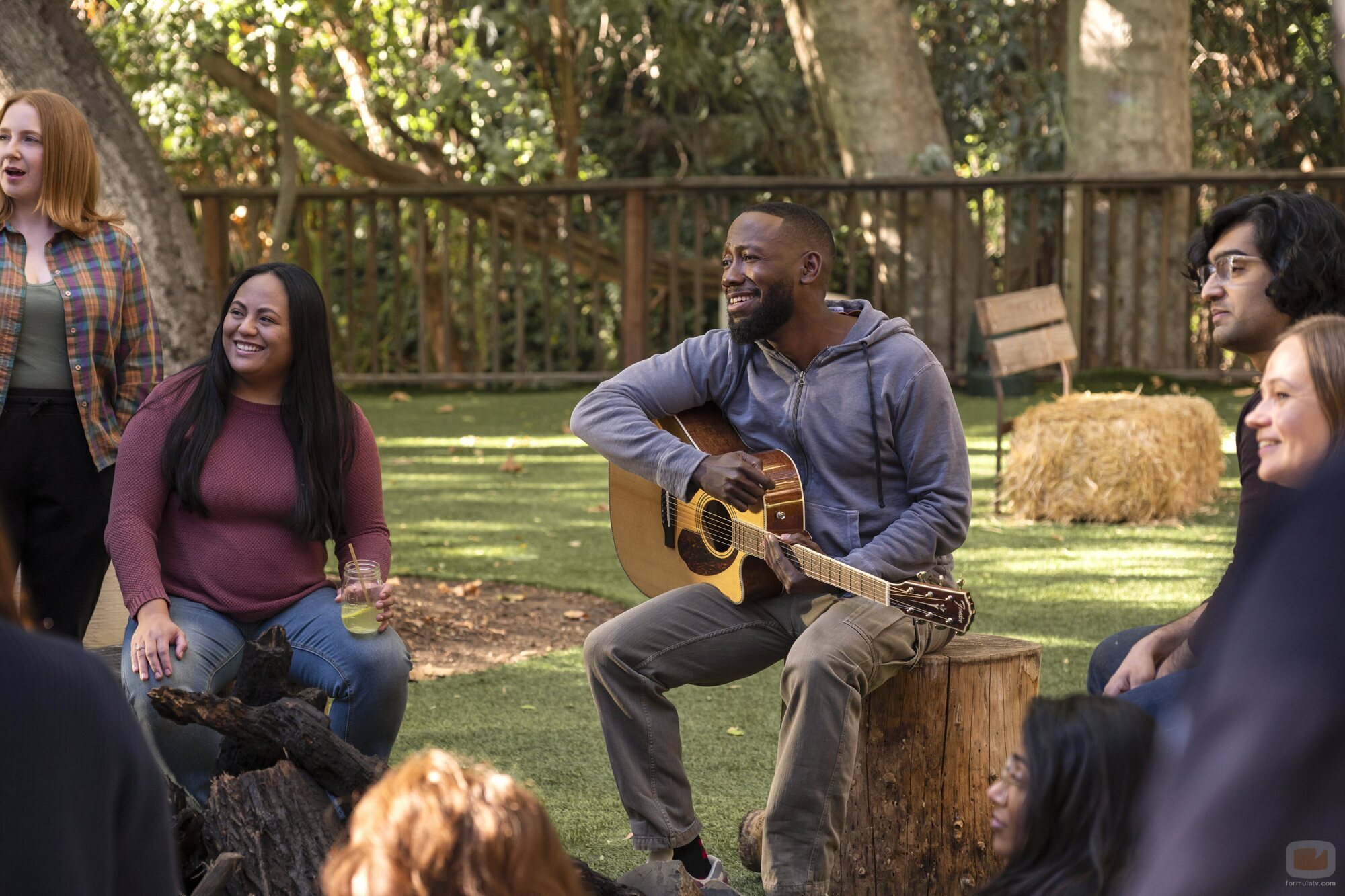 Lamorne Morris en 2x03 titulado 'Retiro de empresa' de 'Inestable'