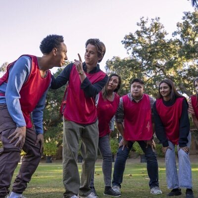 John Owen Lowe y Aaron Branch en 2x03 titulado 'Retiro de empresa' de 'Inestable'