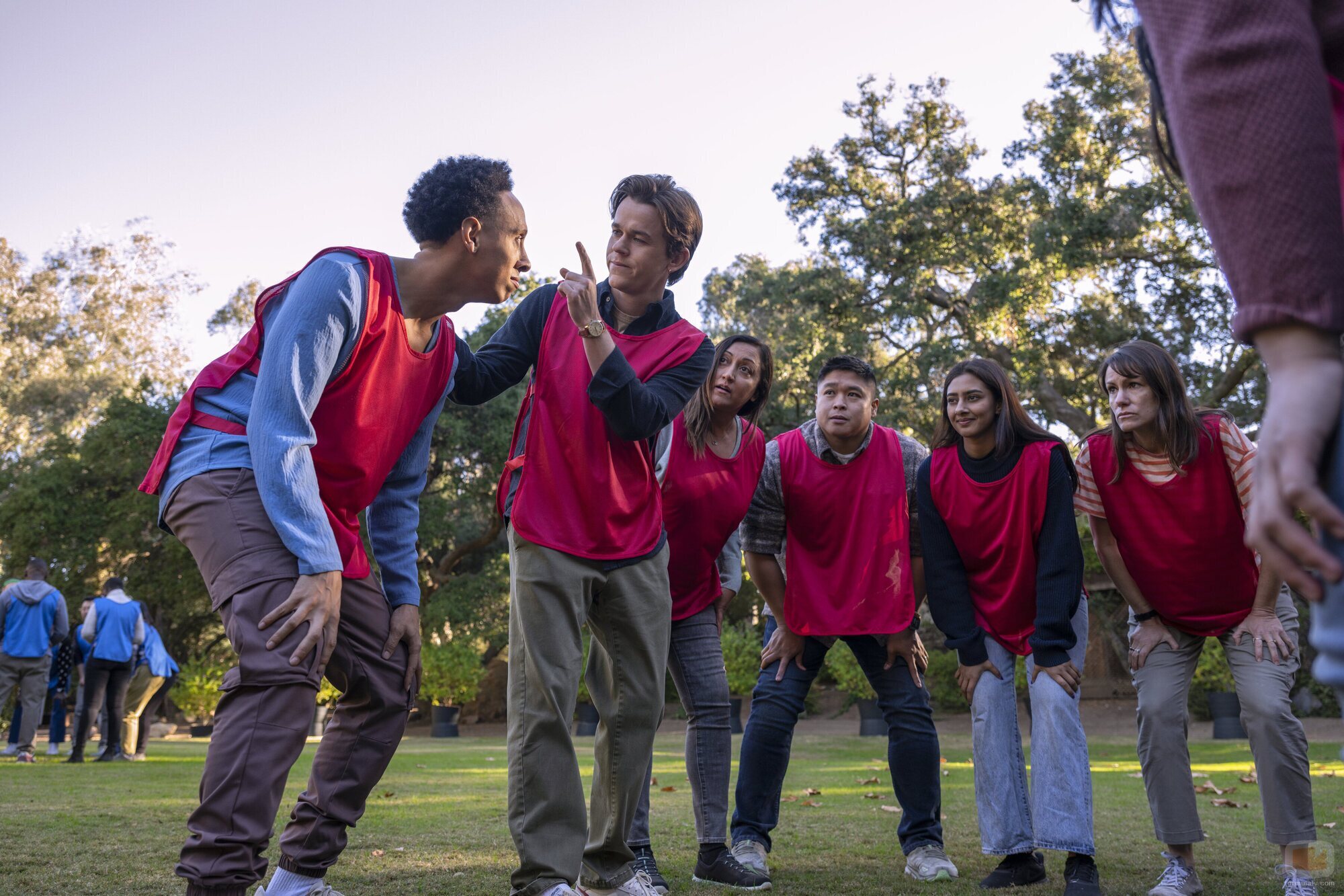 John Owen Lowe y Aaron Branch en 2x03 titulado 'Retiro de empresa' de 'Inestable'