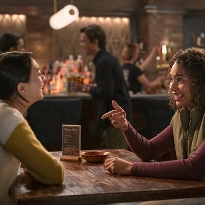 Emma Ferreira y Rachel Marsh en el 2x03 de 'Inestable'