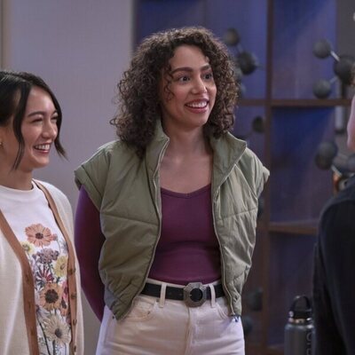 Emma Ferreira y Rachel Marsh en 'Retiro de empresa' de 'Inestable'