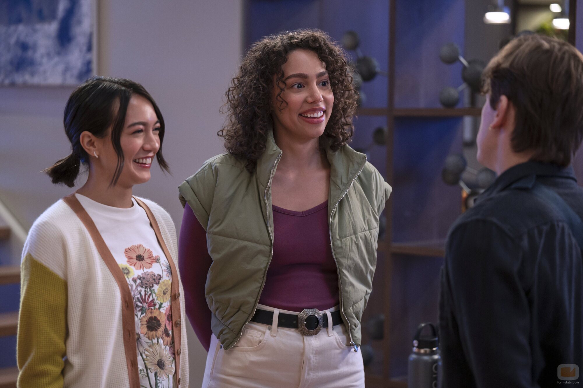 Emma Ferreira y Rachel Marsh en 'Retiro de empresa' de 'Inestable'