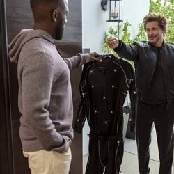 Rob Lowe y Lamorne Morris en el 2x05 de 'Unstable'