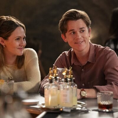 Iris Apatow y John Owen Lowe en 2x05 titulado 'Copia y pega' de 'Inestable'