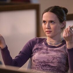 Iris Apatow en el 2x05 de 'Unstable'