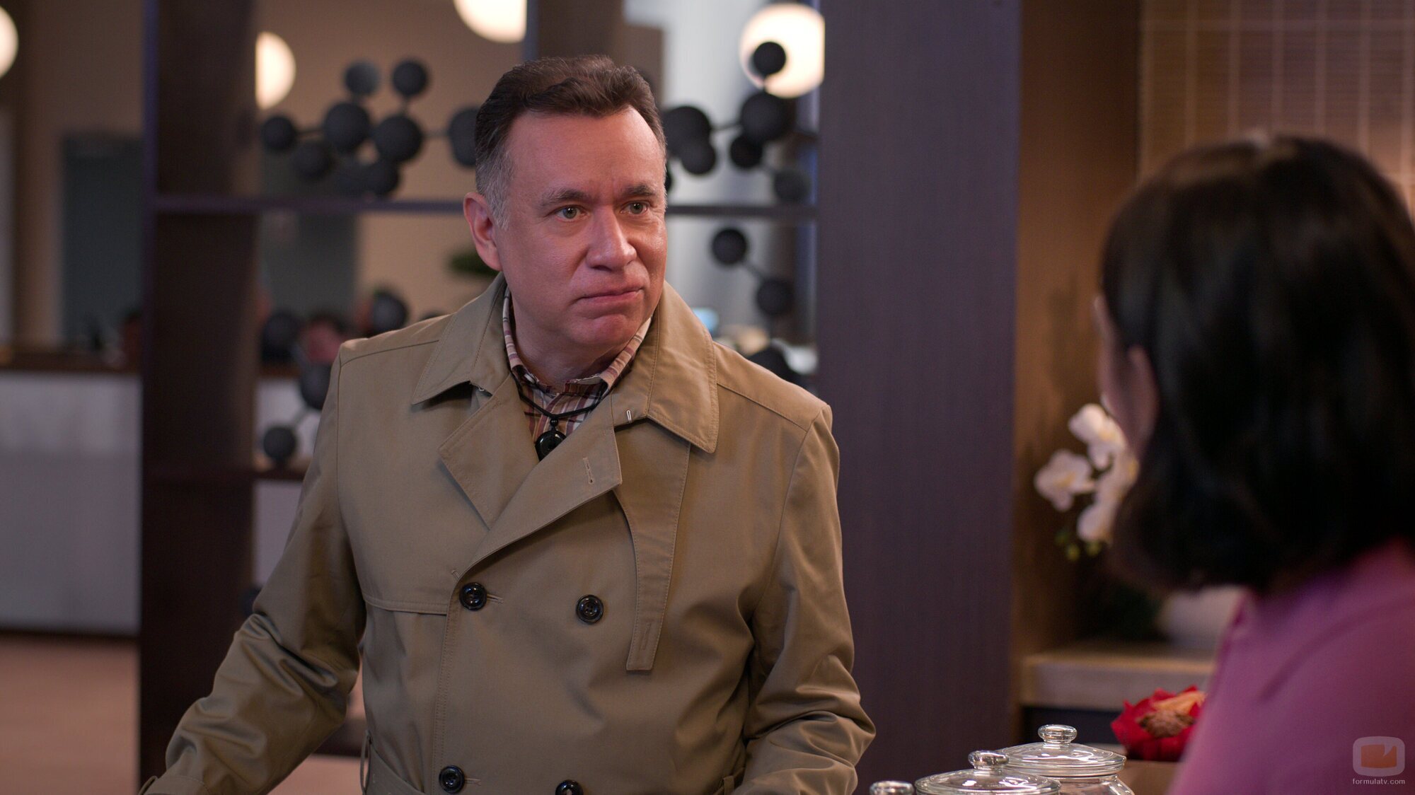 Fred Armisen en 2x06 titulado 'Amenaza anónima' de 'Inestable'