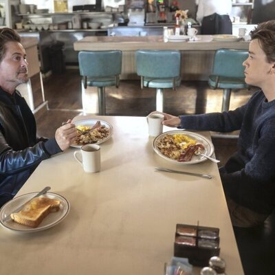 Rob Lowe y John Owen Lowe en 'Ron Tabasco' de 'Unstable'