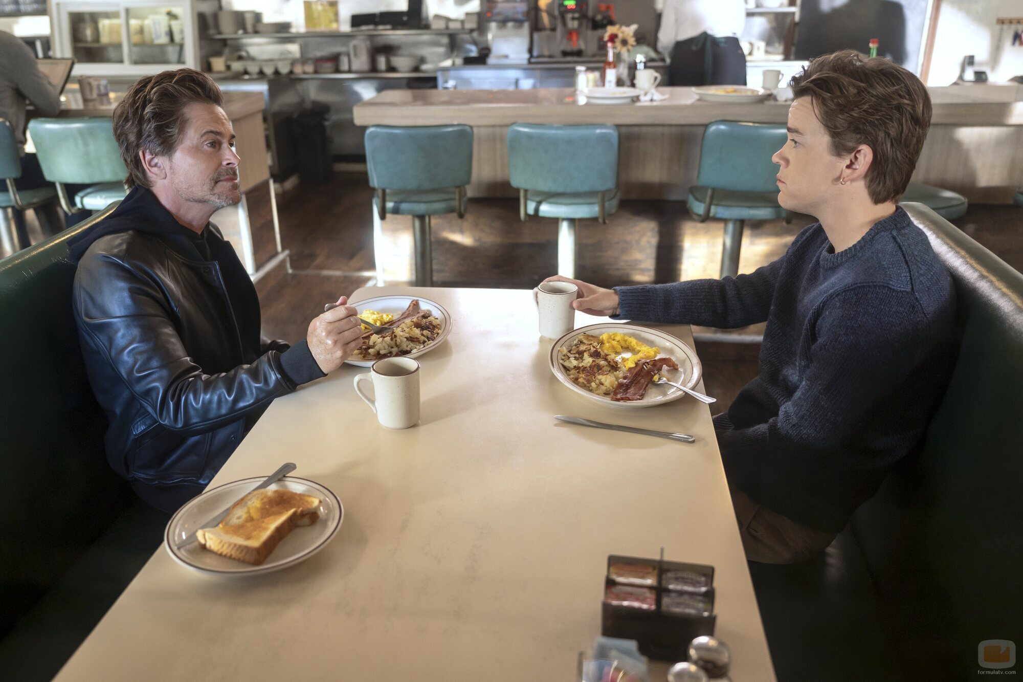 Rob Lowe y John Owen Lowe en 'Ron Tabasco' de 'Unstable'