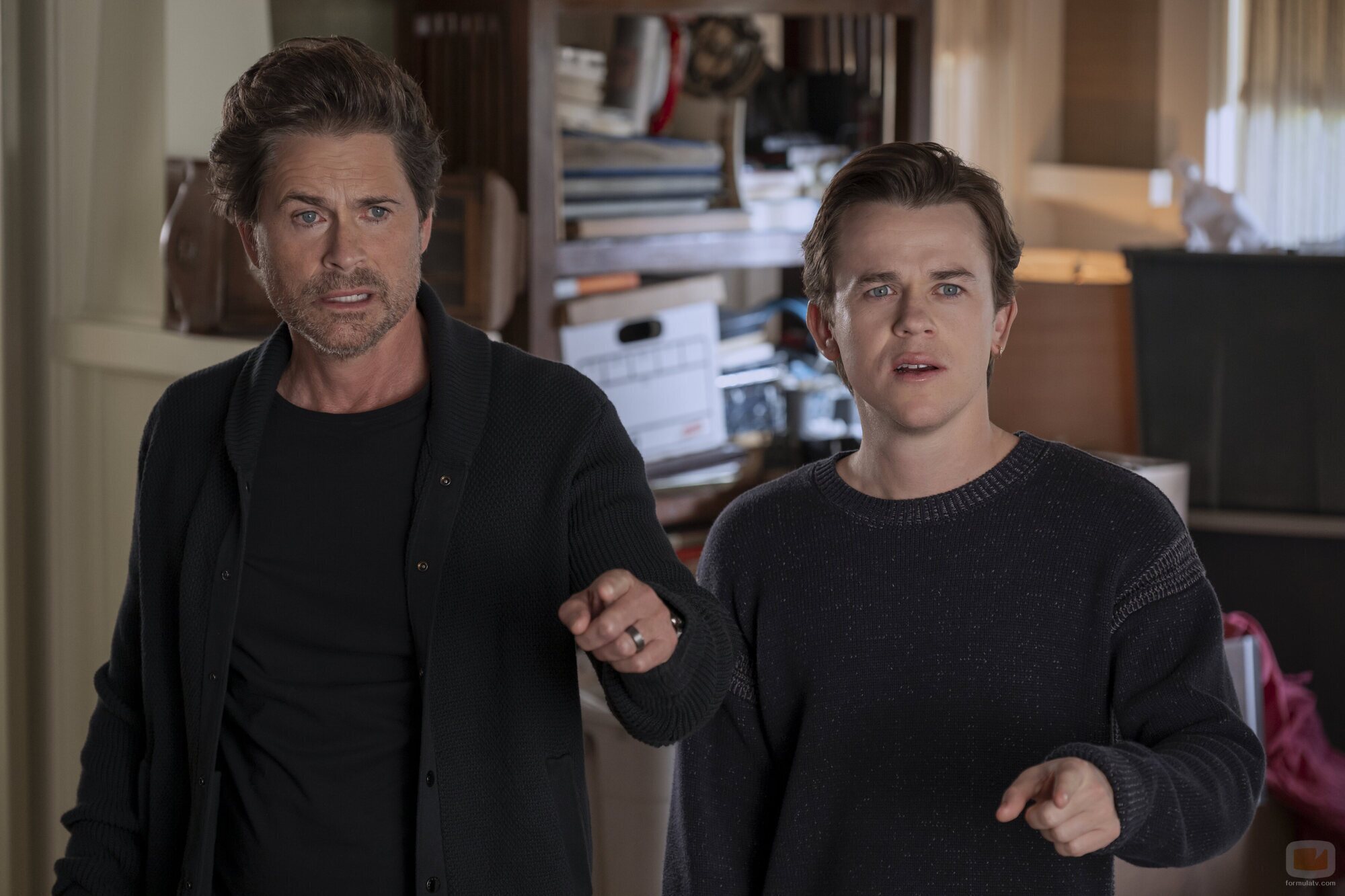 Rob Lowe y John Owen Lowe en el 2x08 de 'Inestable'