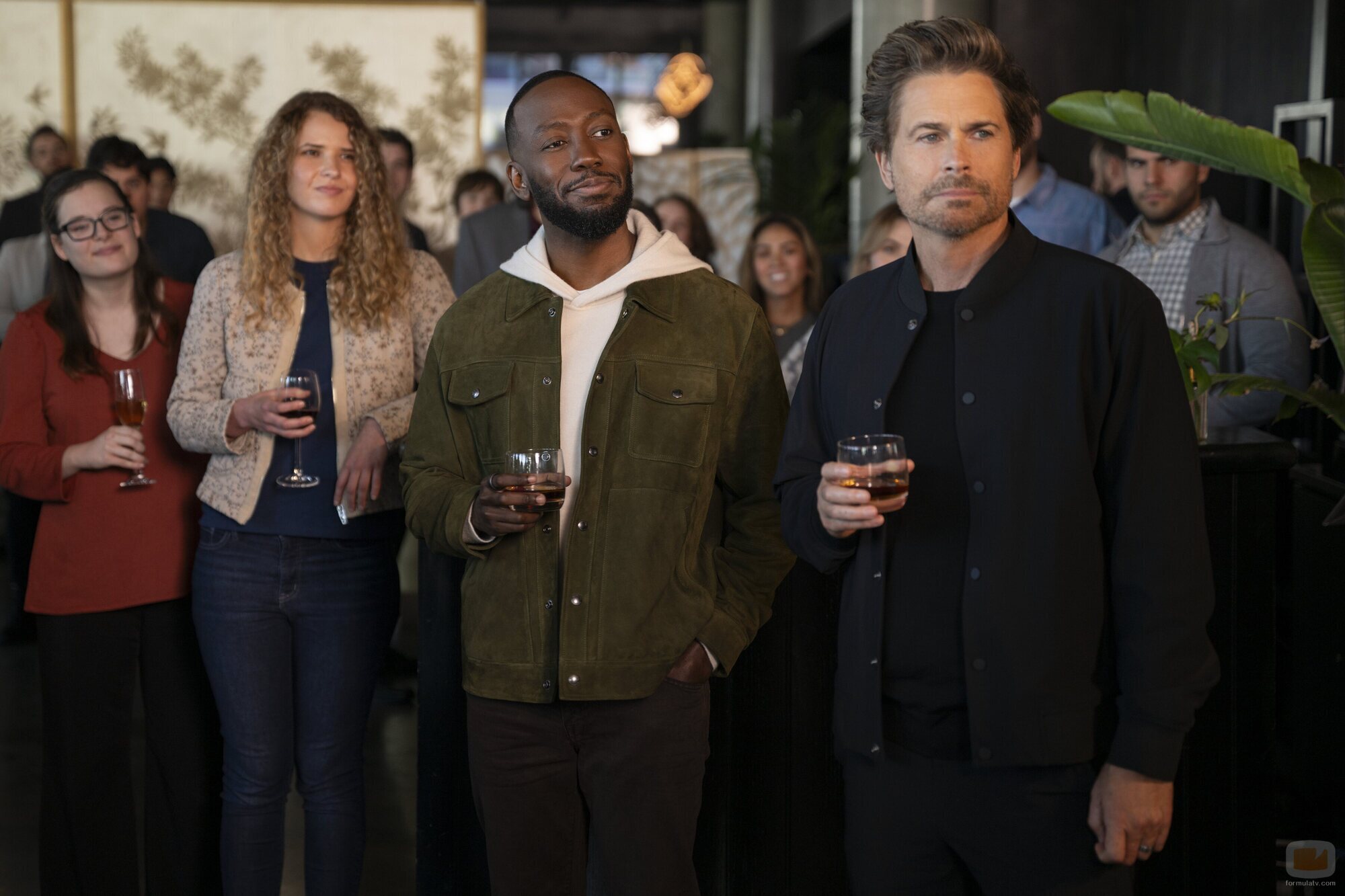 Rob Lowe y Lamorne Morris en la temporada 2 y el capítulo 08 de 'Inestable'