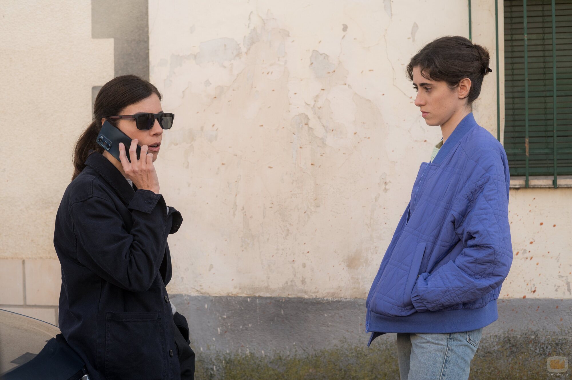 Maribel Verdú y Abril Montilla en Capítulo 7 titulado 'Viernes Santo I' de 'Cuando nadie nos ve'