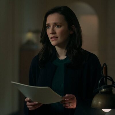 Charlotte Ritchie en 5x01 'El hombre más afortunado de Nueva York' de 'You'