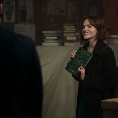 Madeline Brewer en 5x01 titulado 'El hombre más afortunado de Nueva York' de 'You'