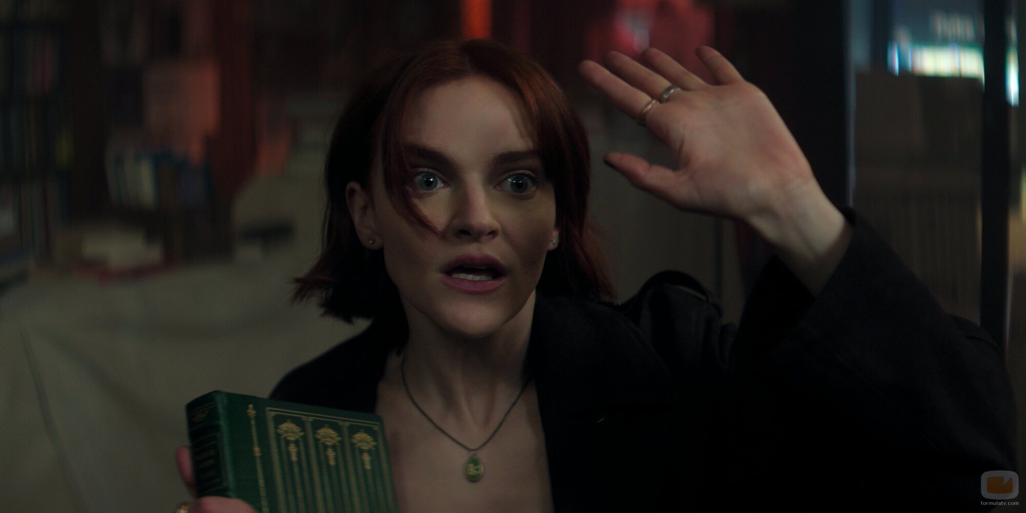 Escena de Madeline Brewer en 5x01 titulado 'El hombre más afortunado de Nueva York' de 'You'