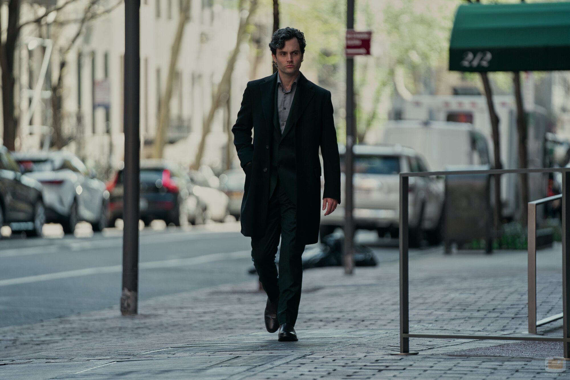 Penn Badgley en Capítulo 2 titulado 'La sangre se paga con sangre' de 'You'