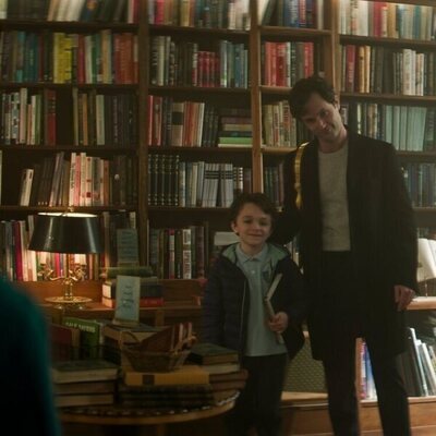 Penn Badgley y Frankie DeMaio en 'La sangre se paga con sangre' de 'You'