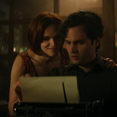 Penn Badgley y Madeline Brewer en Capítulo 3 titulado 'El síndrome del impostor' de 'You'