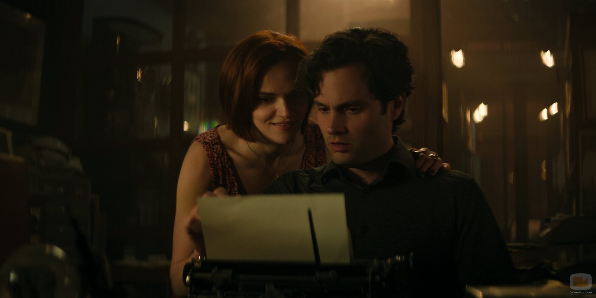Penn Badgley y Madeline Brewer en Capítulo 3 titulado 'El síndrome del impostor' de 'You'