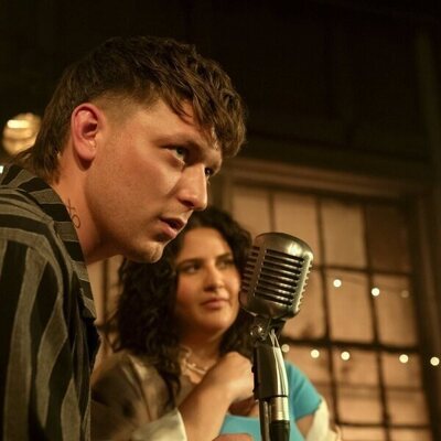 Natasha Behnam en el 5x03 de 'You'