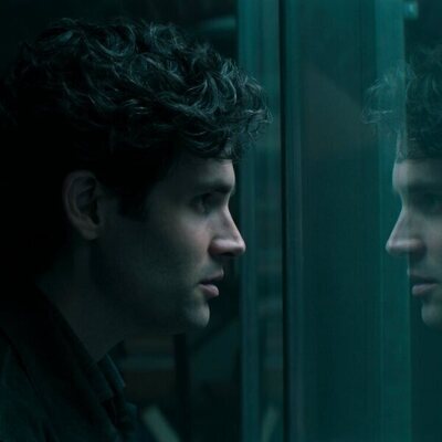 Penn Badgley en 5x03 'El síndrome del impostor' de 'You'