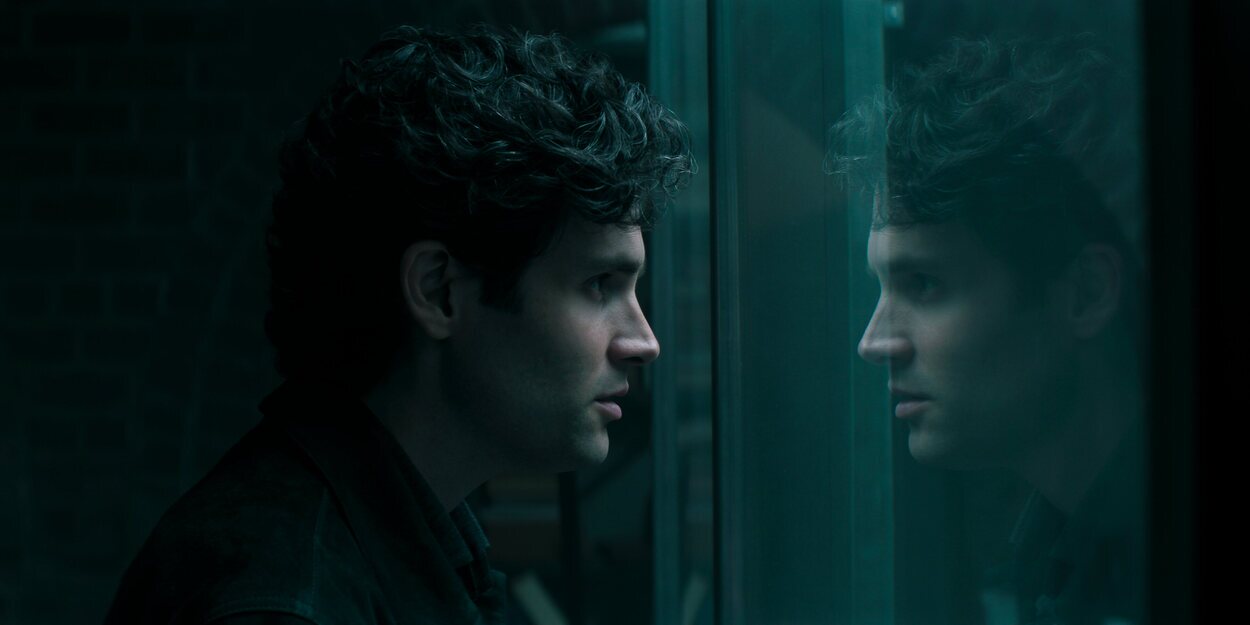 Penn Badgley en 5x03 'El síndrome del impostor' de 'You'