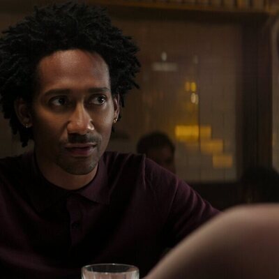Griffin Matthews en 5x04 'No, Maddie, Maddie, Maddie' de 'You'