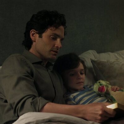 Penn Badgley y Frankie DeMaio en 'El último baile' de 'You'