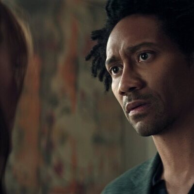 Griffin Matthews en la temporada 5 y el capítulo 05 de 'You'