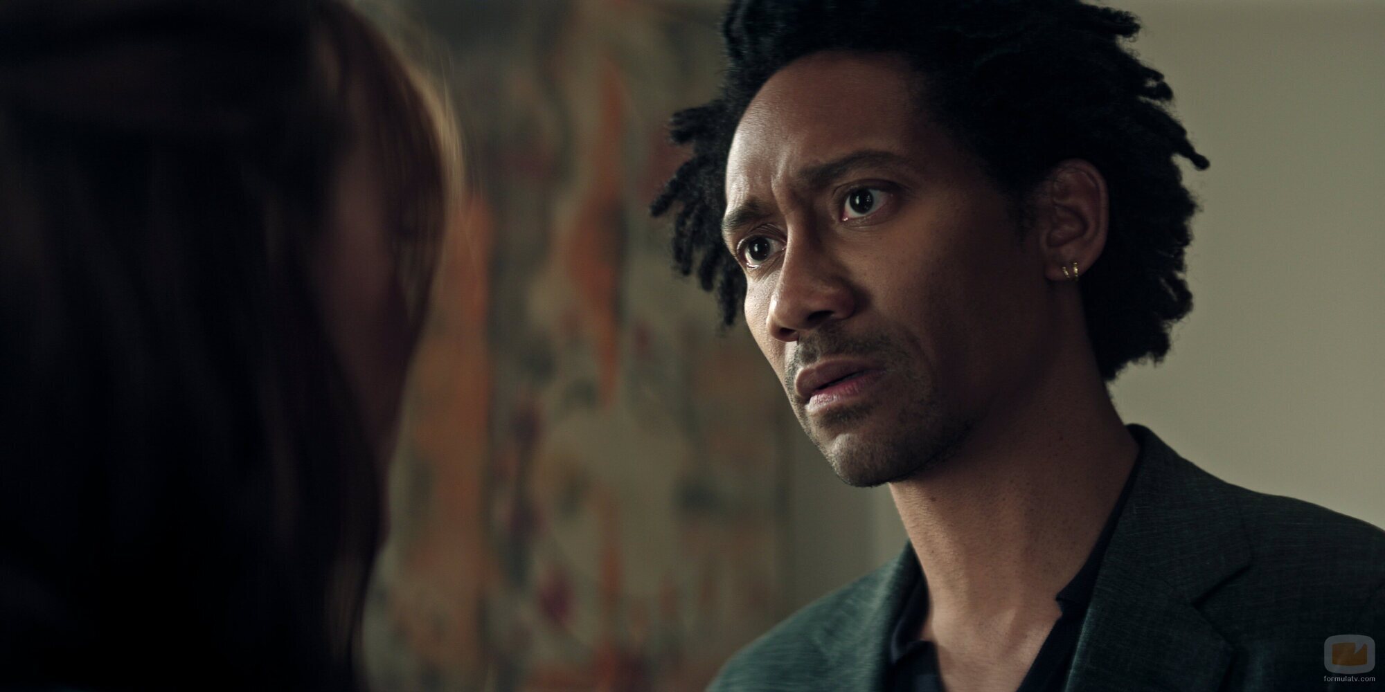 Griffin Matthews en la temporada 5 y el capítulo 05 de 'You'