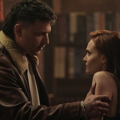 Madeline Brewer en 5x06 'La cara oscura del amor' de 'You'