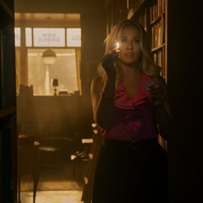 Anna Camp en el 5x09 de 'You'