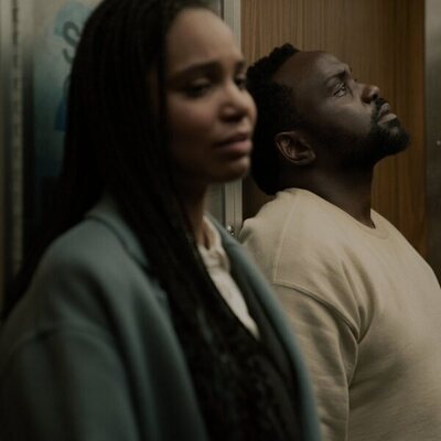Brian Tyree Henry y Nesta Cooper en 1x07 'Mussolini' de 'Ladrones de drogas'