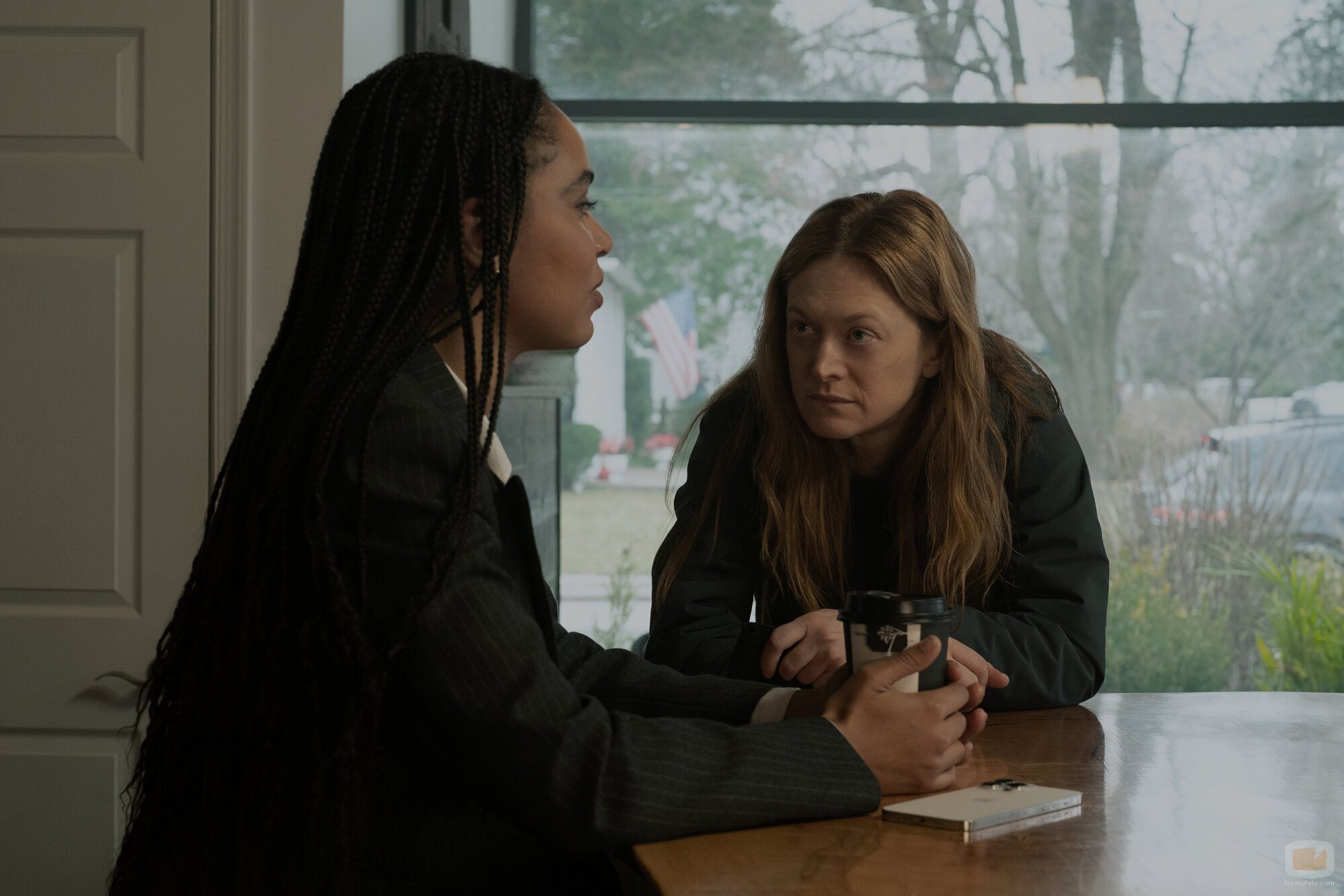 Marin Ireland y Nesta Cooper en el 1x07 de 'Ladrones de drogas'