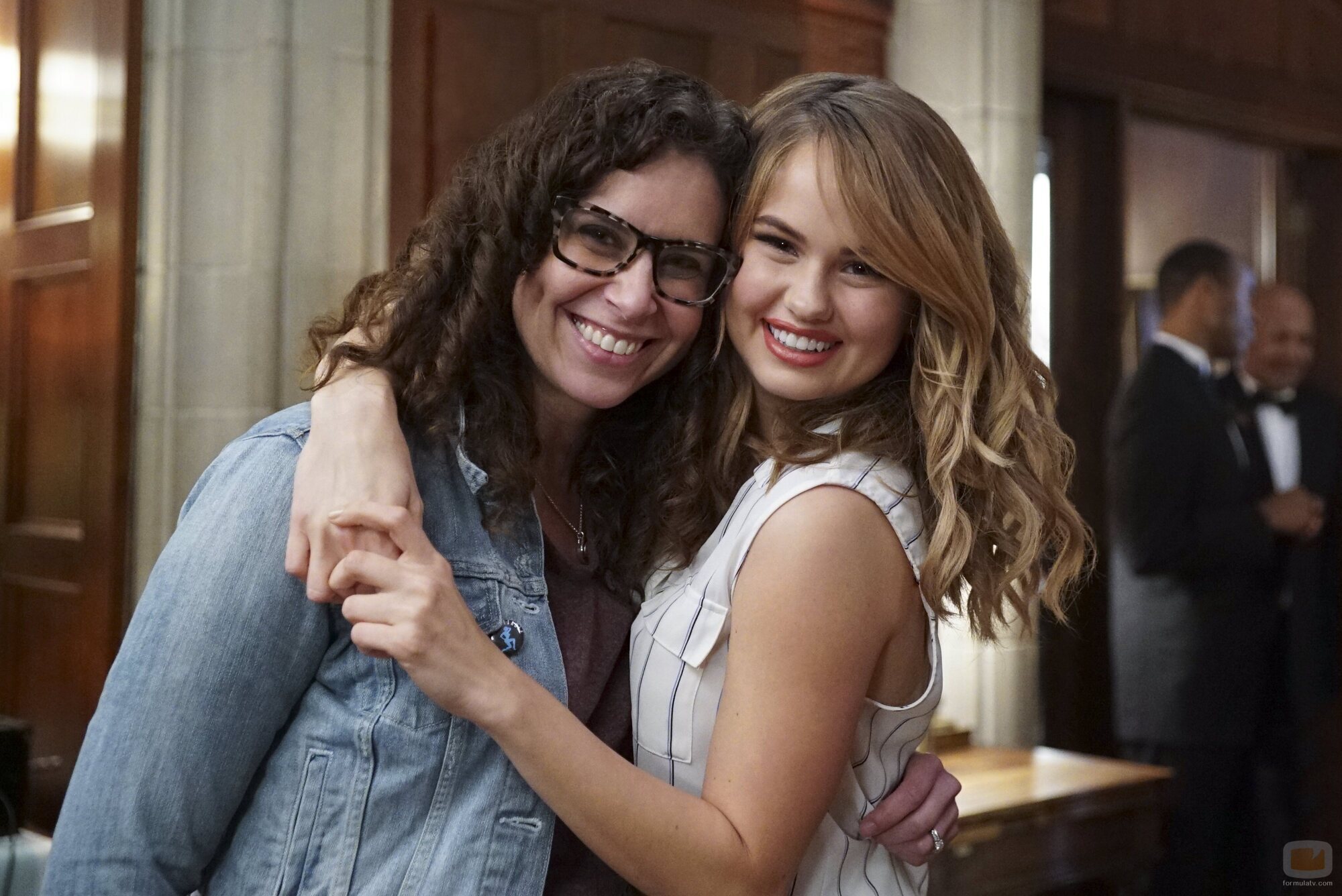 Debby Ryan en el 1x01 de 'Insatiable'