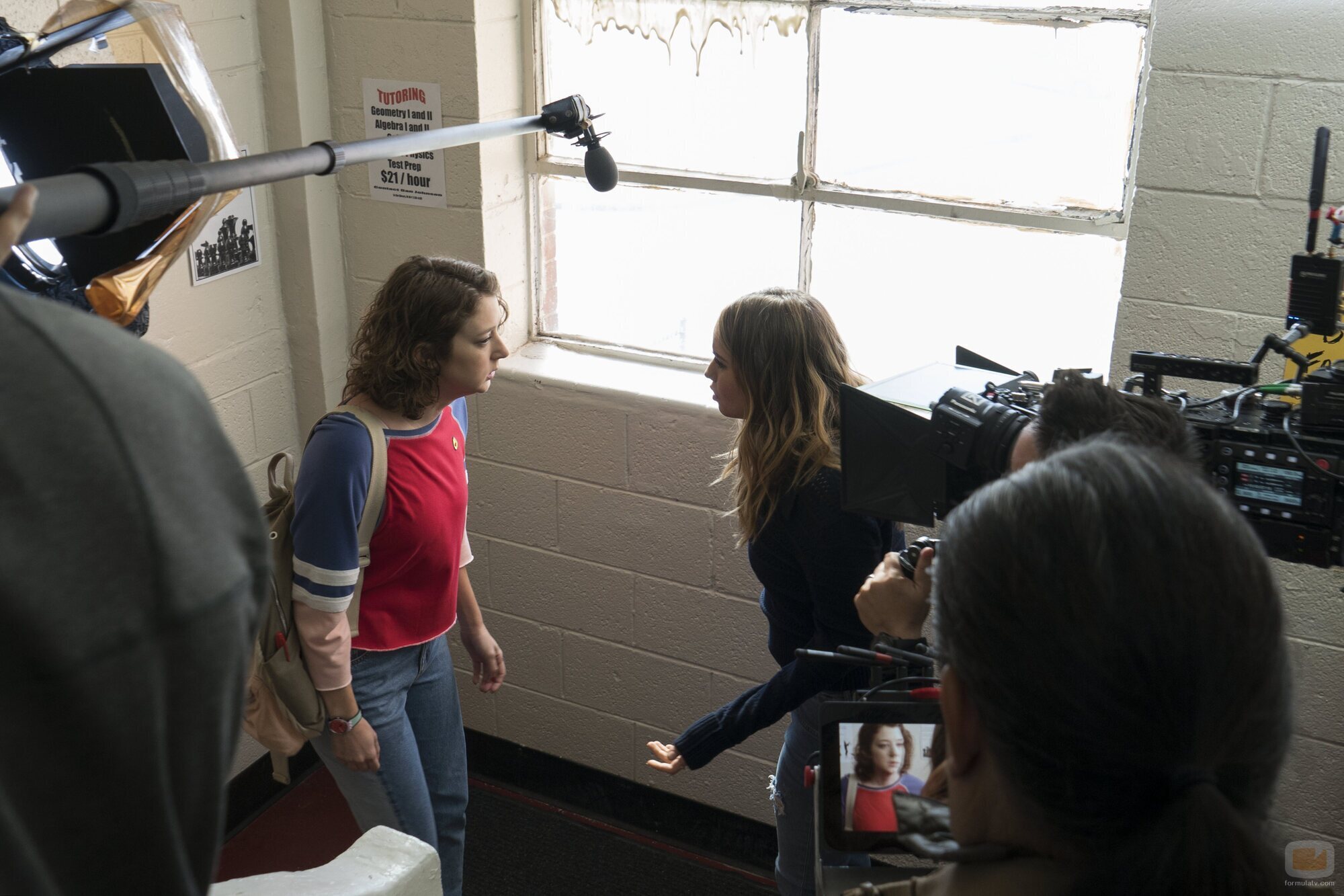 Debby Ryan y Kimmy Shields en el 1x07 de 'Insatiable'