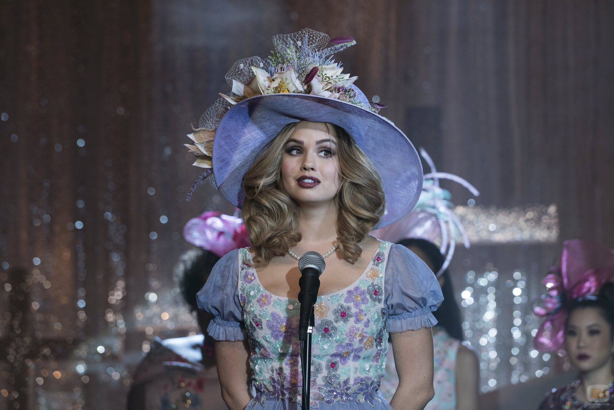 Debby Ryan en 1x08 'Salchichas y pérdidas' de 'Insaciable'