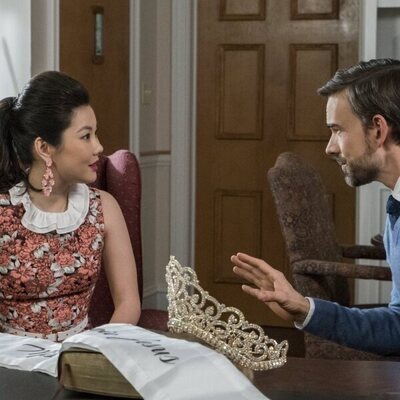 Christopher Gorham y Irene Choi en la temporada 1 y el capítulo 09 de 'Insaciable'