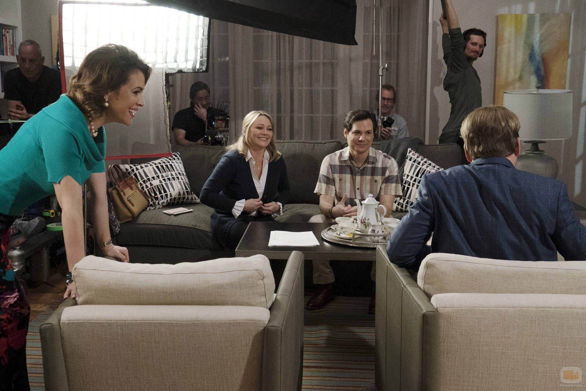 Alyssa Milano y Dallas Roberts en 1x10 titulado 'Corazón de banana' de 'Insaciable'