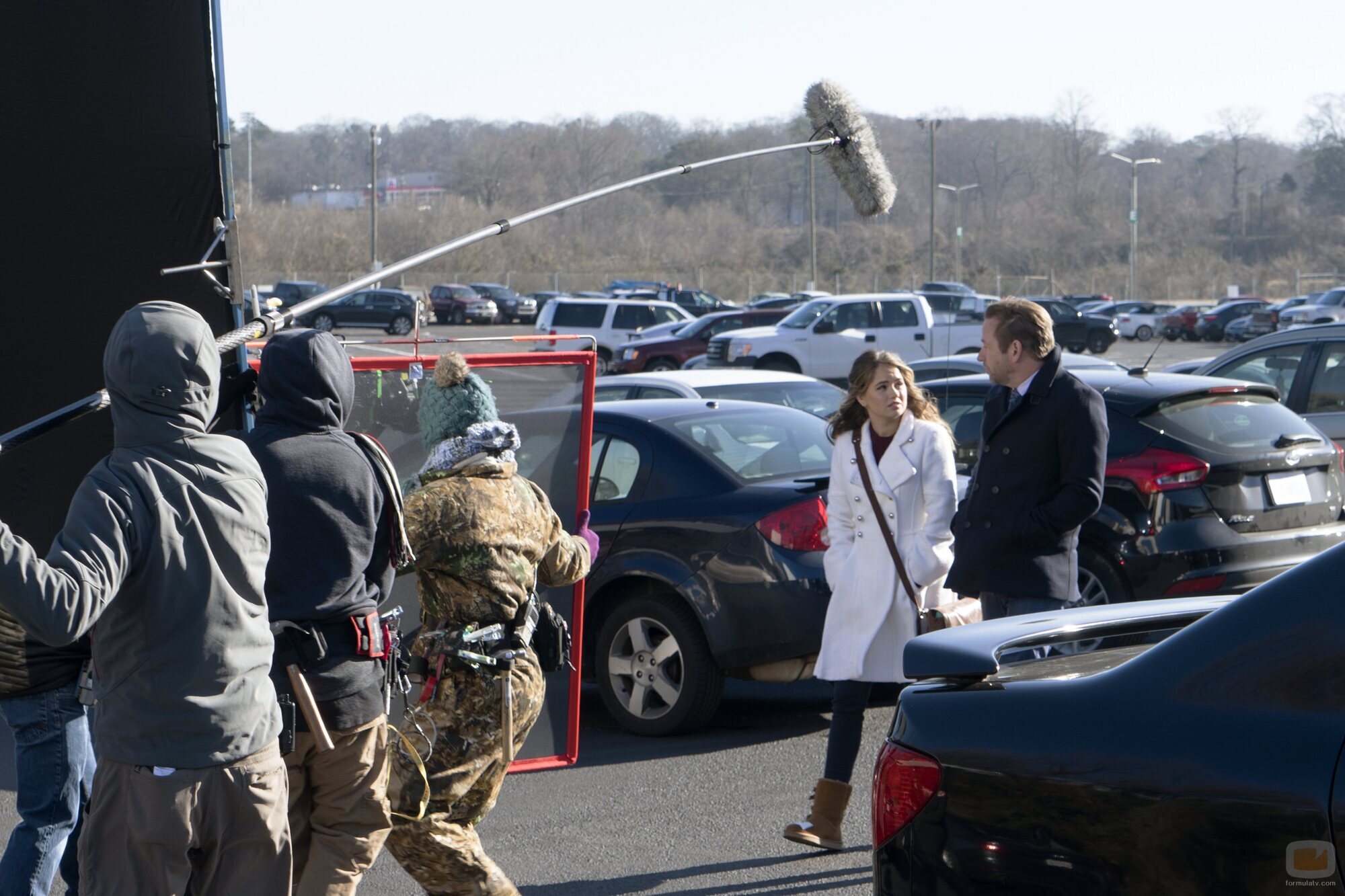 Dallas Roberts y Debby Ryan en 'Corazón de banana' de 'Insatiable'