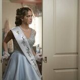 Debby Ryan en 2x01 titulado 'Cerda' de 'Insaciable'