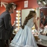 Dallas Roberts y Debby Ryan en 2x01 'Cerda' de 'Insaciable'