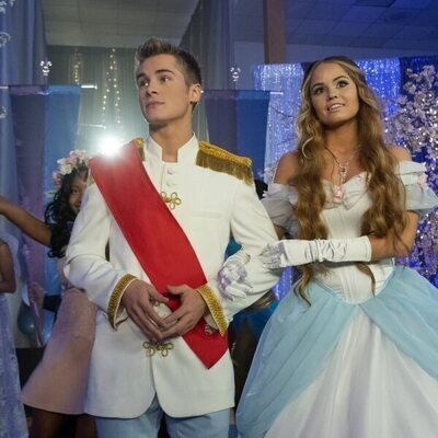 Debby Ryan y Michael Provost en el 2x05 de 'Insaciable'