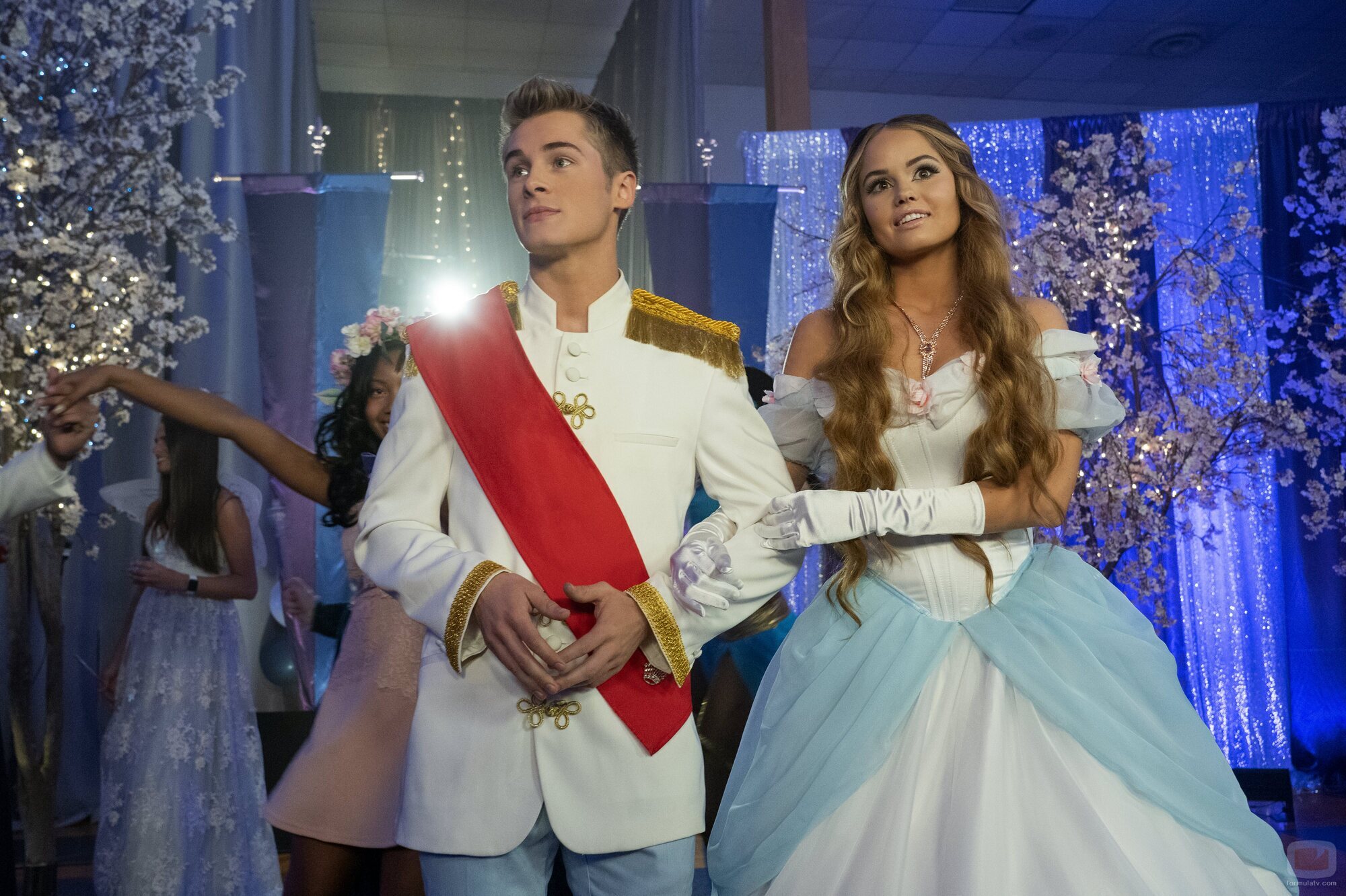 Debby Ryan y Michael Provost en el 2x05 de 'Insaciable'