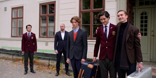 Edvin Ryding y Malte Gårdinger en 1x01 titulado 'Episodio 1' de 'Jóvenes altezas'