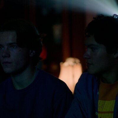 Edvin Ryding y Omar Rudberg en la temporada 1 y el capítulo 02 de 'Jóvenes altezas'