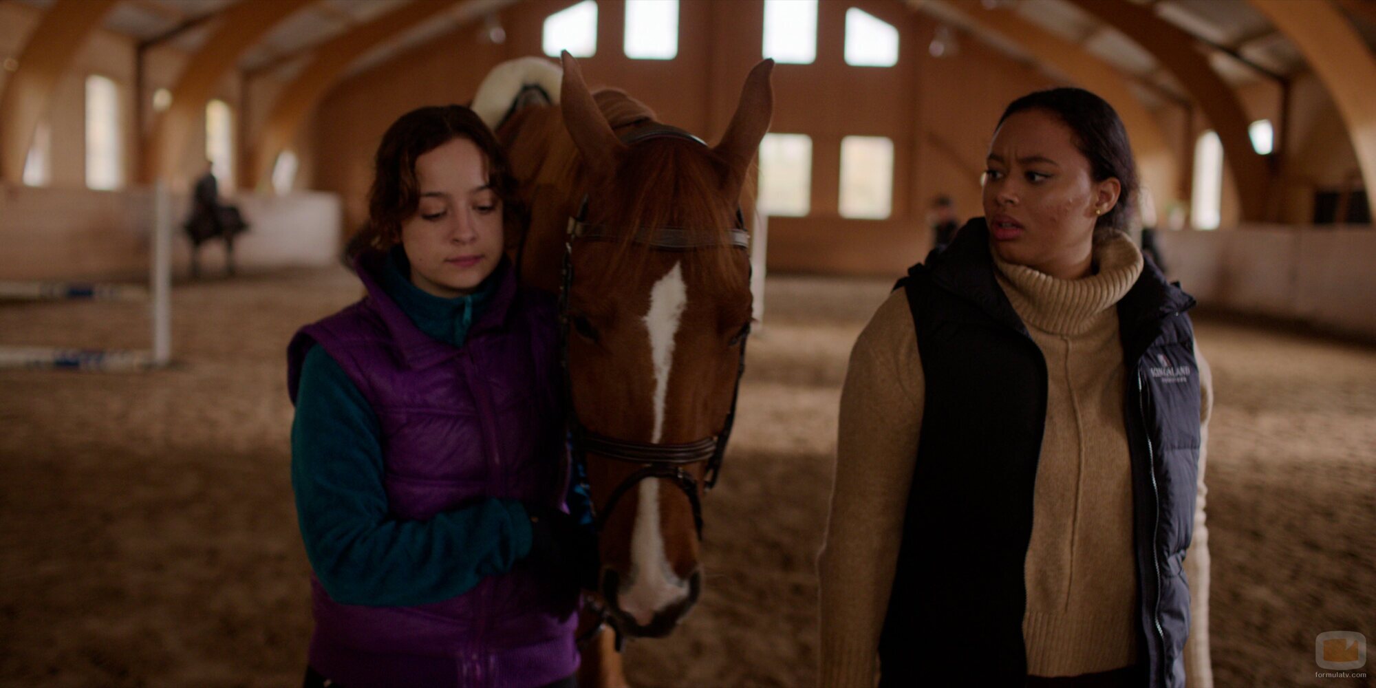 Frida Argento y Nikita Uggla en Capítulo 3 titulado 'Episodio 3' de 'Jóvenes altezas'