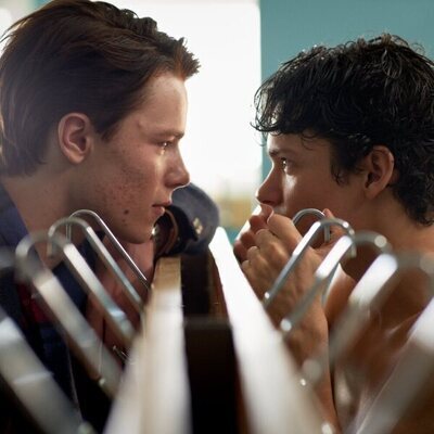Edvin Ryding y Omar Rudberg en el 2x03 de 'Jóvenes altezas'